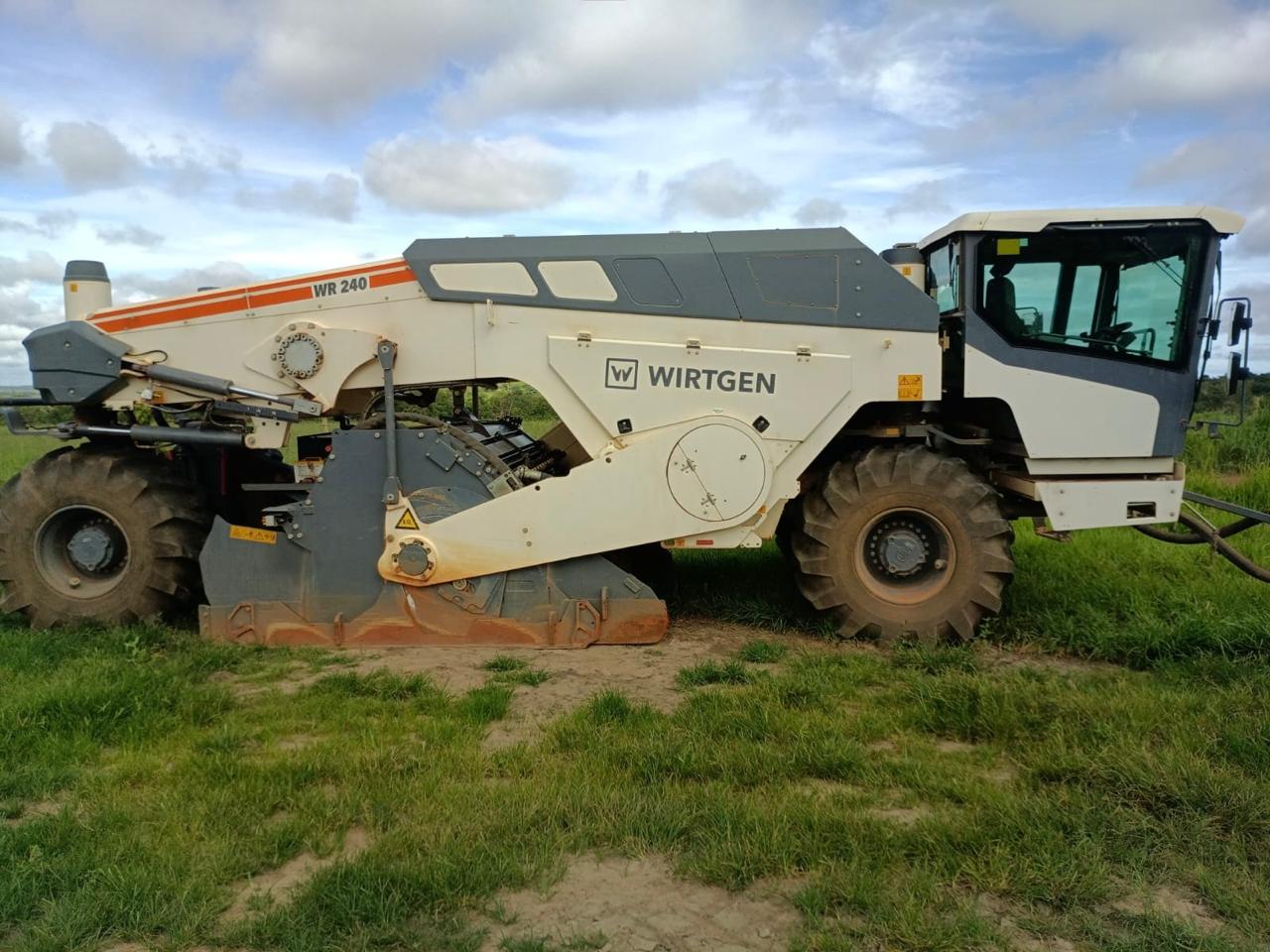 RECICLADORA WIRTGEN  WR240 2024  - Thumbnail 4